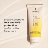 Oil-Free Mattifying Face Sunscreen SPF 30 with Broad-Spectrum UVA/UVB Protection & Antioxidants
